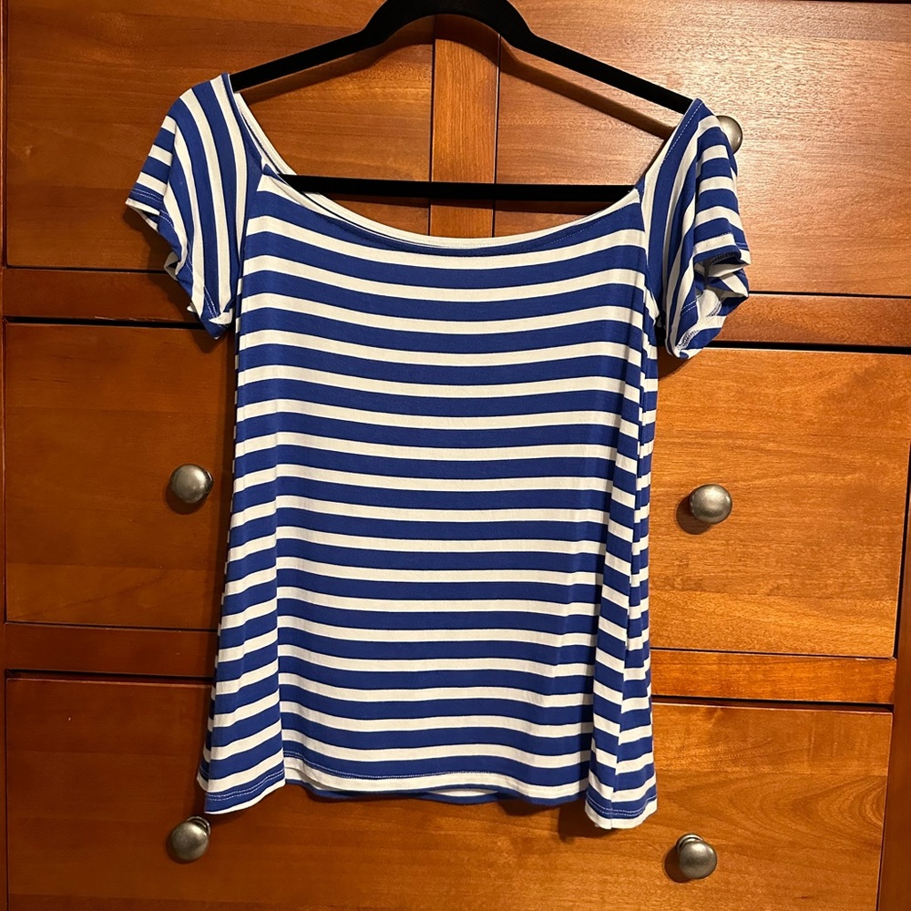 Fighting eel off the shoulder top